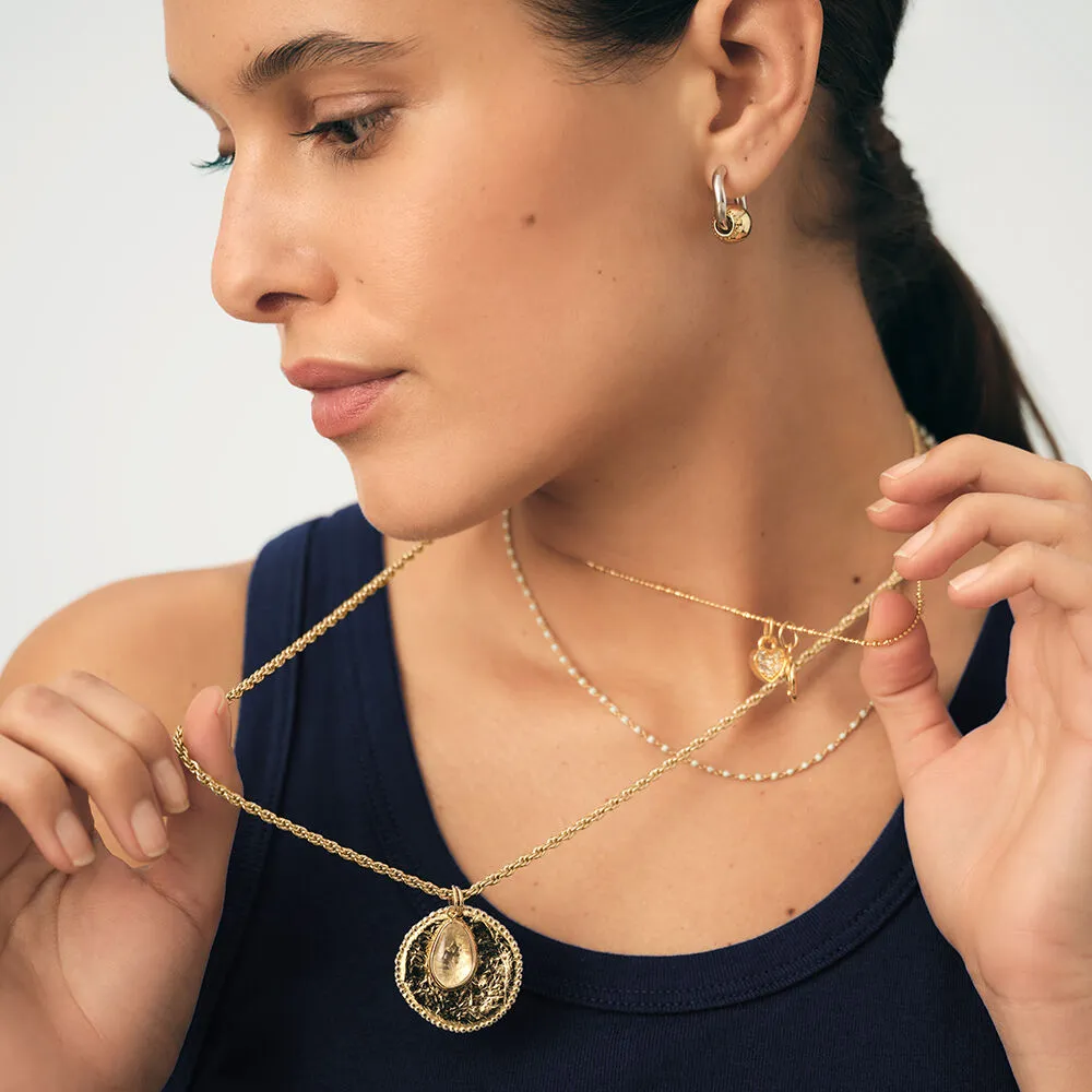 Colgante AGATHA PARIS TALISMANS medalla texturizada dorada 02880134-157-TU