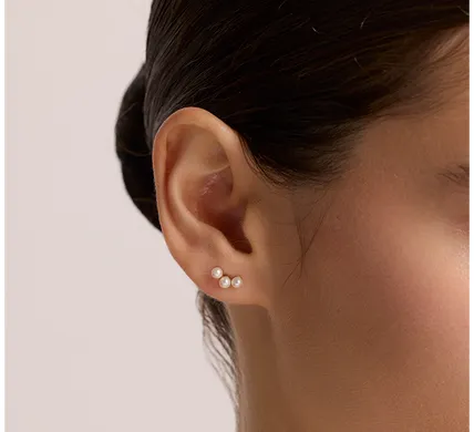 Pendientes Le Carré More Pearls en oro 18K con 3 perlas naturales GB207OA00